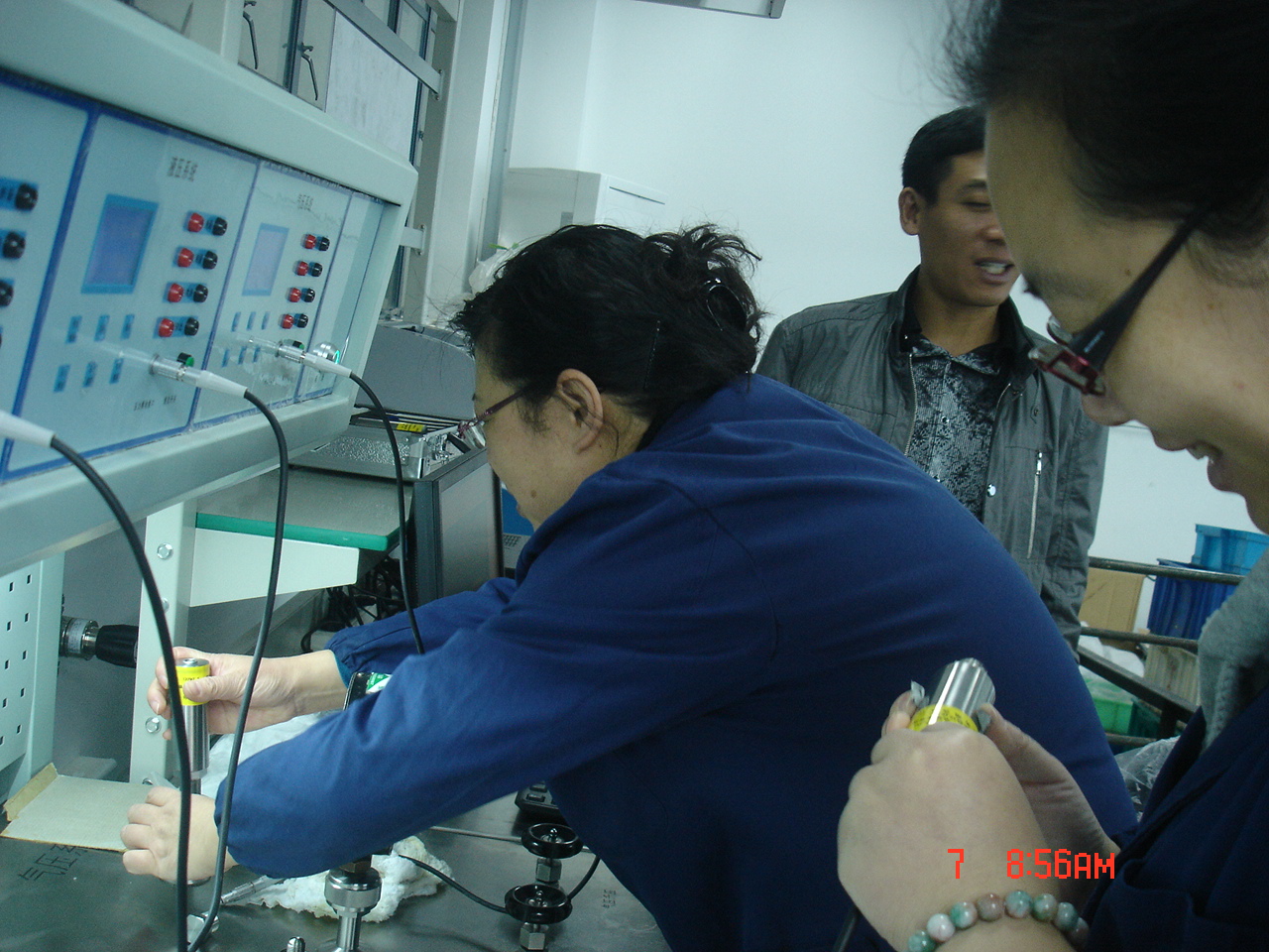 雷火体育下载app雷火体育官网压力校验台走进上海仪表四厂